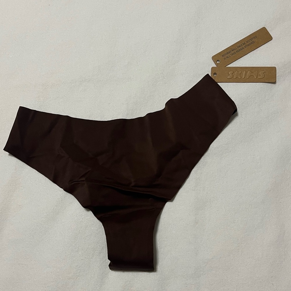 SKIMS free cut mid waist thing XS